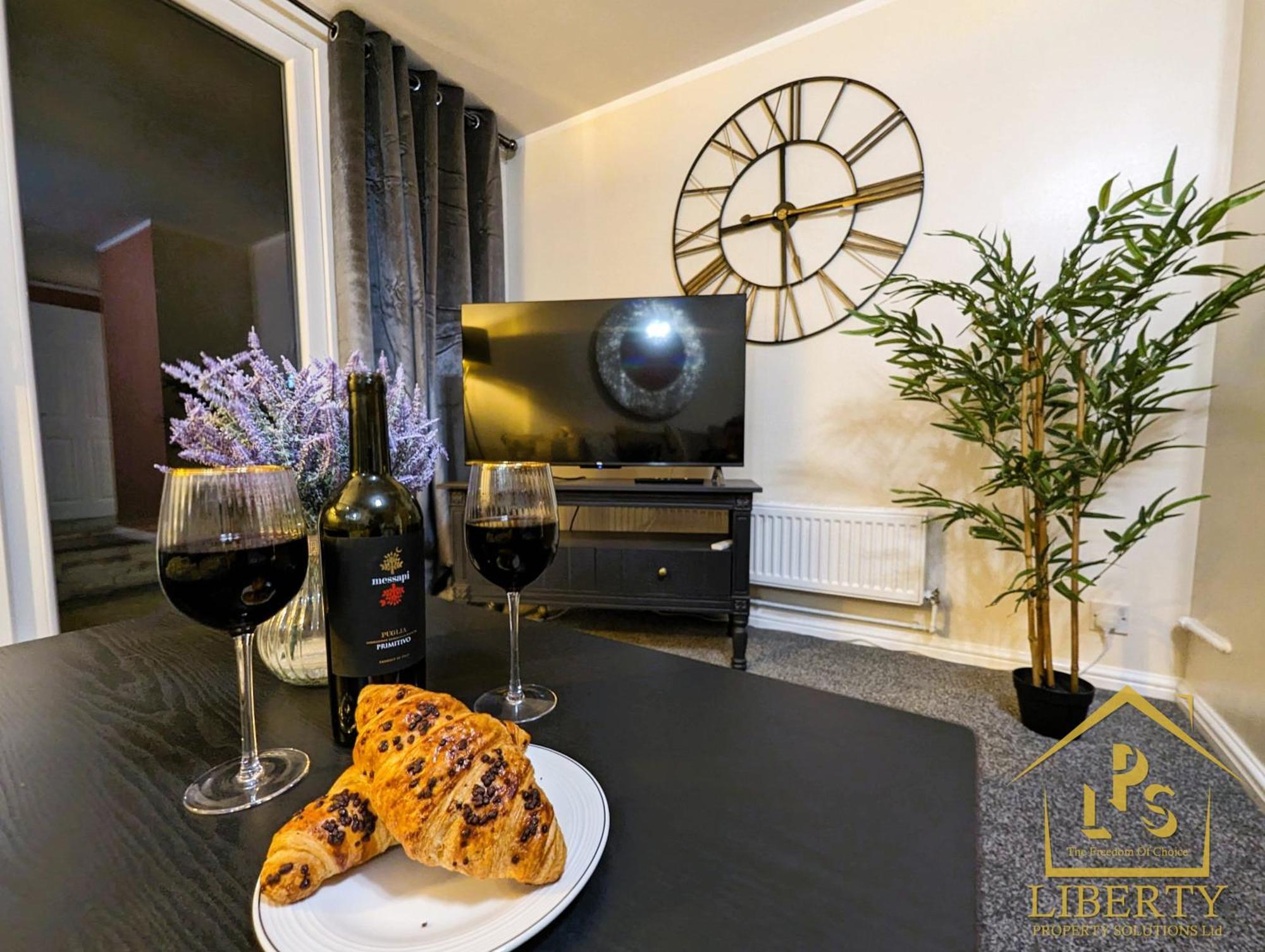 6 Guests * 4 Bedroom * Free Wi-Fi *Χάντινγκτον Εξωτερικό φωτογραφία